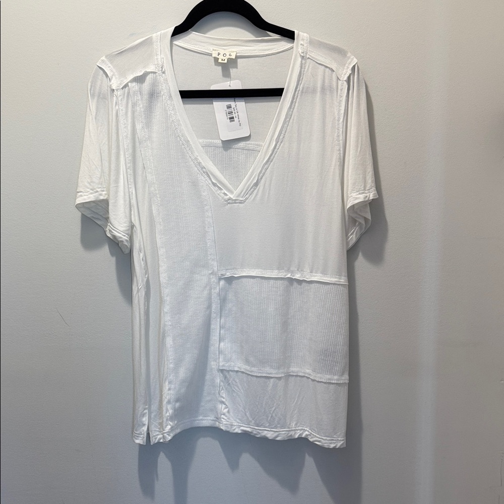 POL patch tee White V-Neck Short Sleeve Tee in size medium